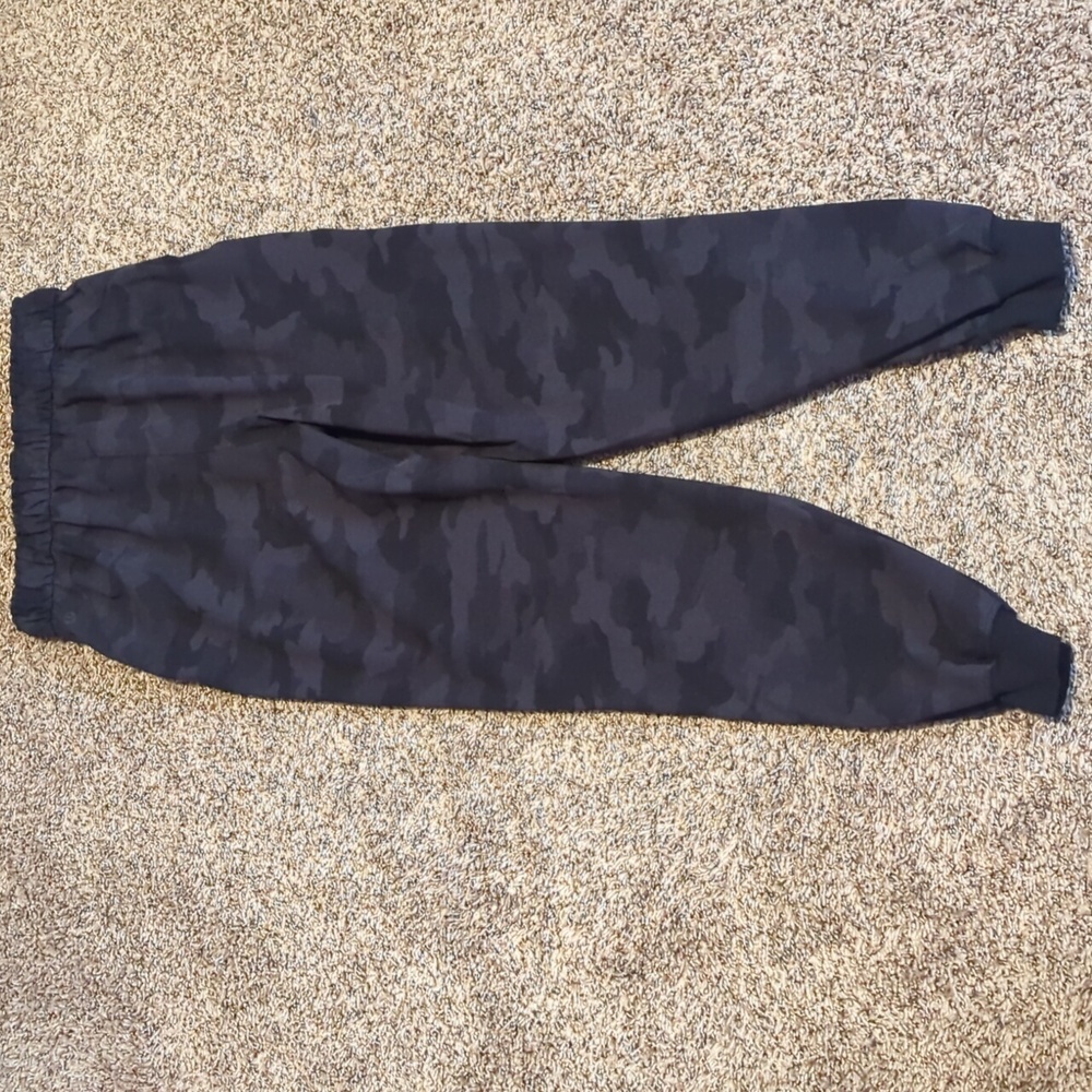 Lululemon Black Camo Joggers - Picture 6 of 7